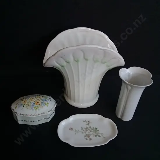4 PIECES OF VINTAGE DECOR