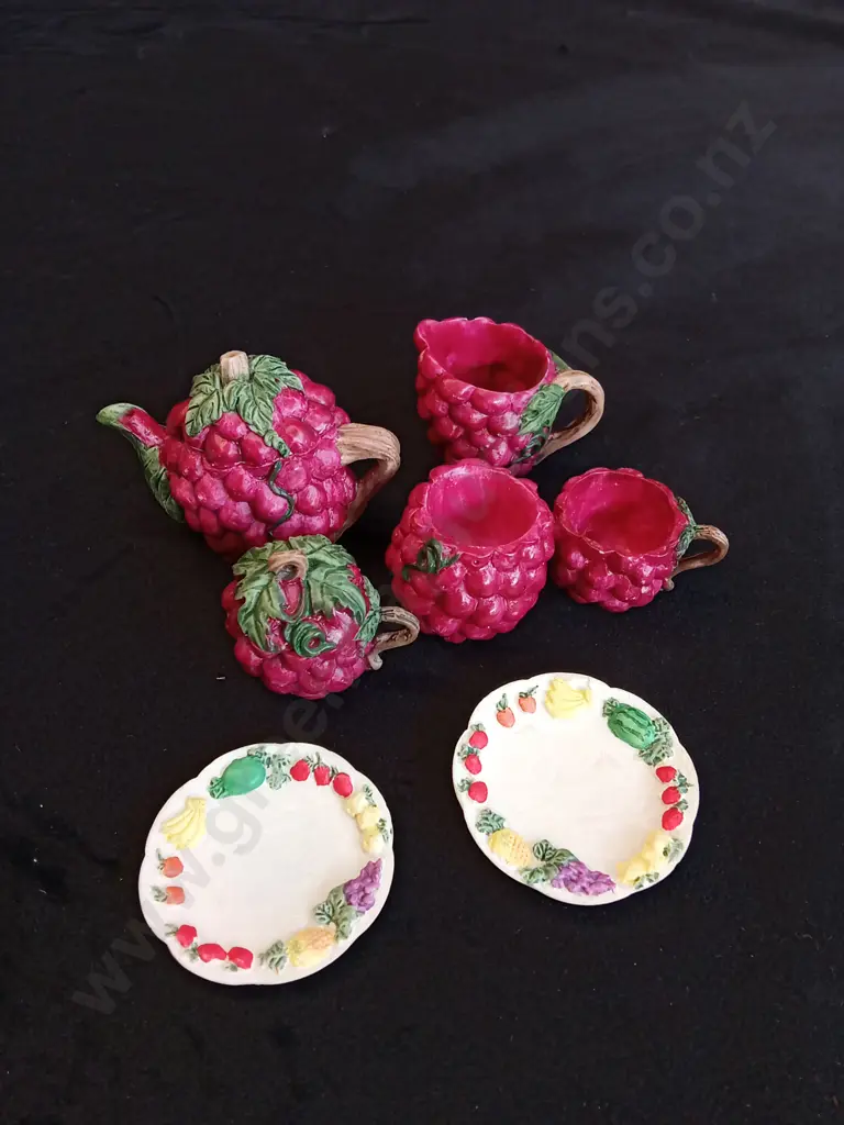 MINIATURE GRAPE TEA SET AND FRUIT PLATES Image 1++