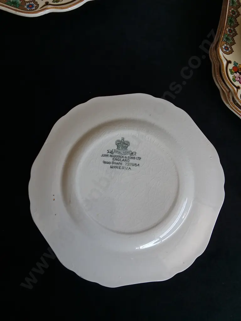 21 PIECES ANTIQUE JOHN MADDOCK & SONS ROYAL IVORY CHINA SET, "MINERVA" PATTERN Image 1++