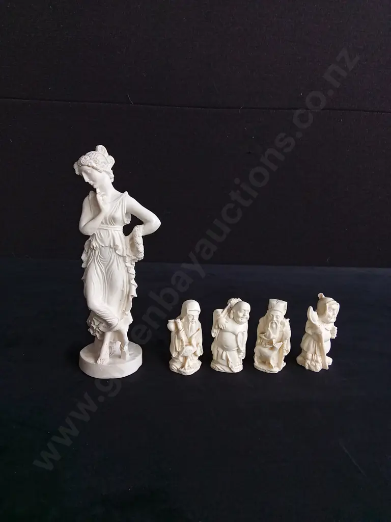5 PIECES DECORATIVE FIGURINES Image 1++