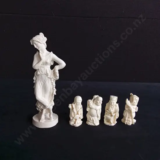 5 PIECES DECORATIVE FIGURINES