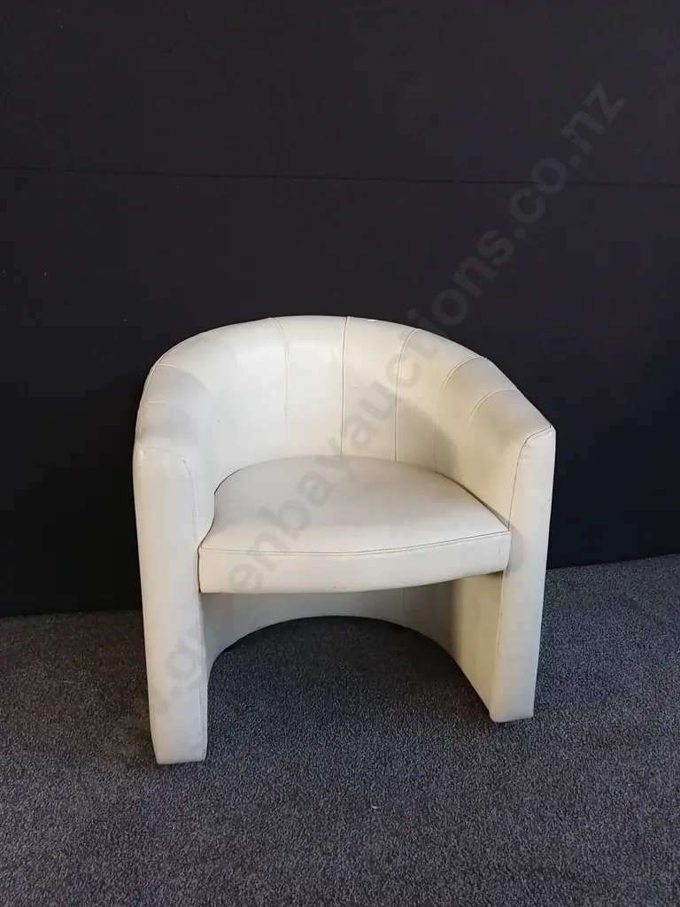 CREAM COCKTAIL CHAIR Image 1++