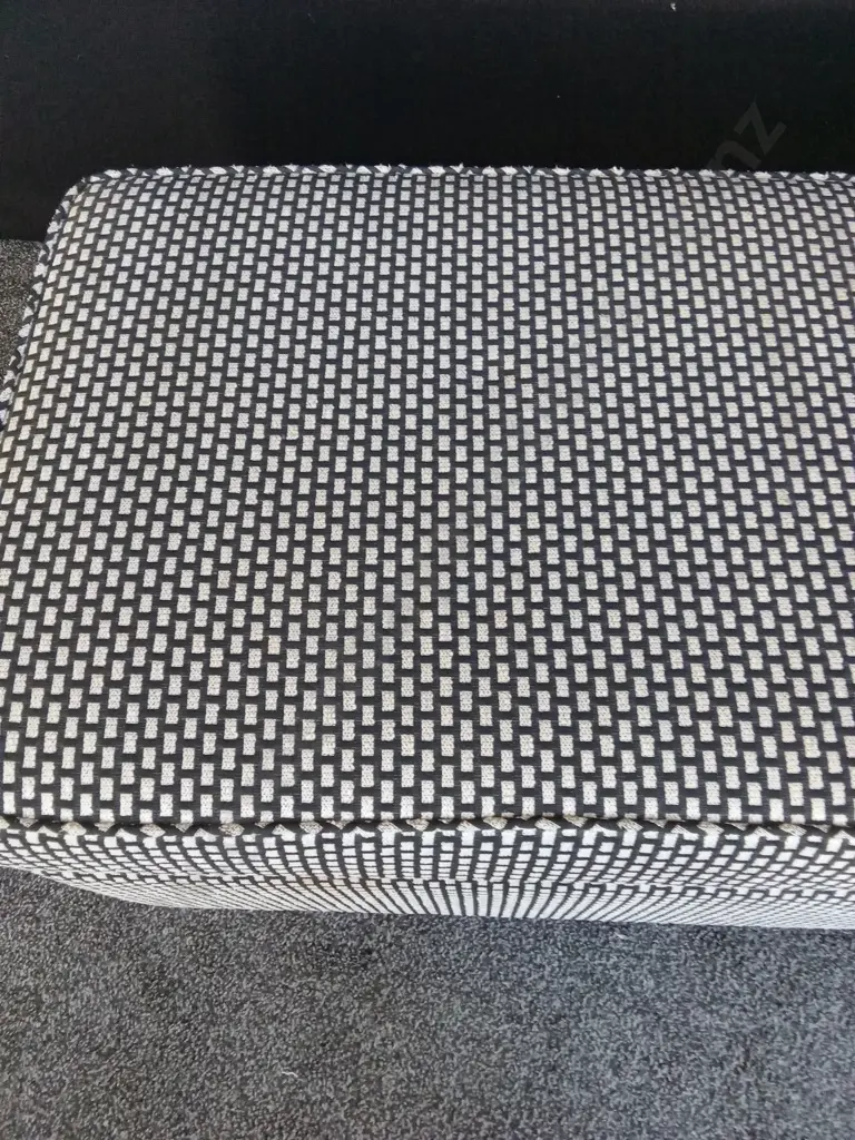 UPHOLSTERED BENCH L1.1M D45CM H44CM Image 1++