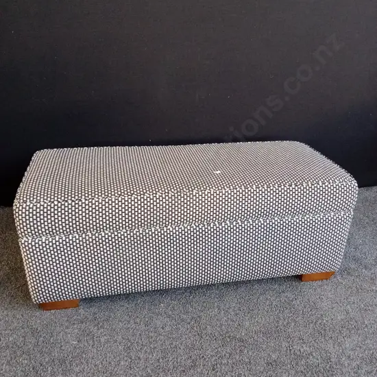 UPHOLSTERED BENCH L1.1M D45CM H44CM