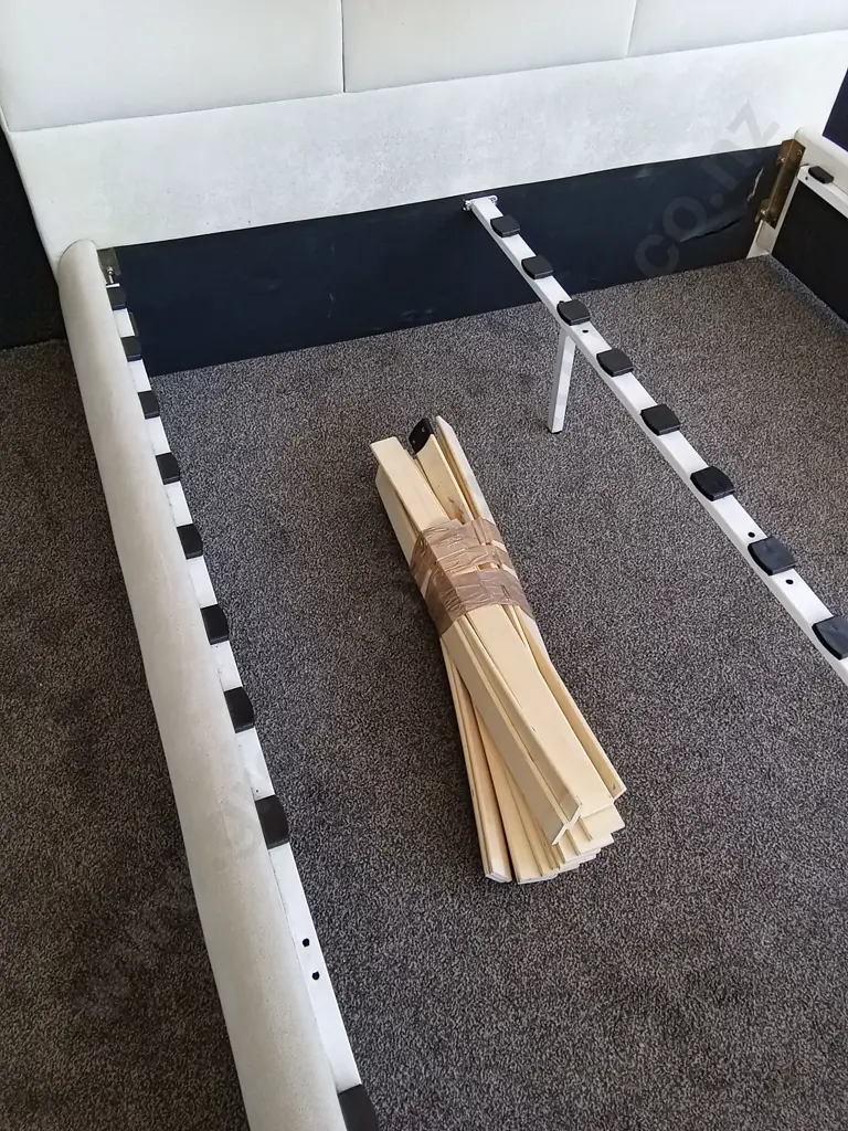 CREAM COLOURED QUEEN SLAT BED BASE Image 1++