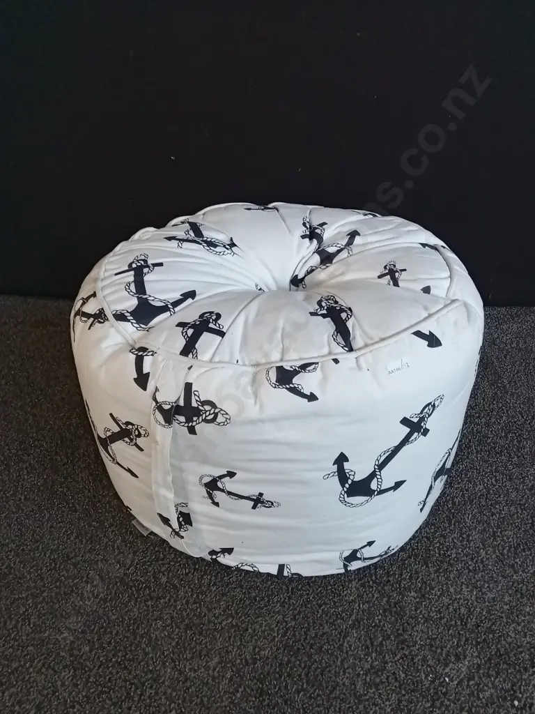 CUSHIONED OTTOMAN Image 1++