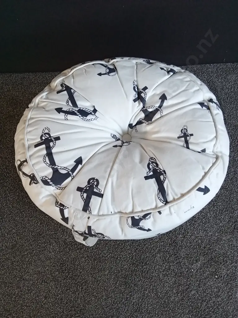 CUSHIONED OTTOMAN Image 1++
