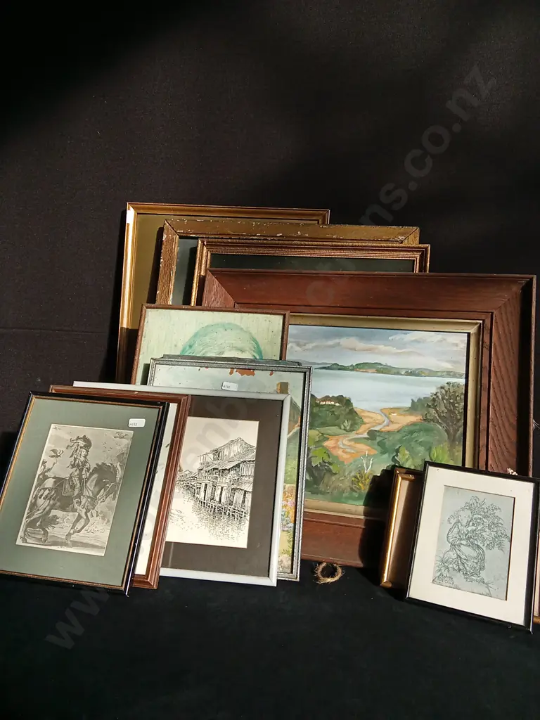 COLLECTION OF VINTAGE FRAMED PRINTS AND ARTWORKS Image 1++