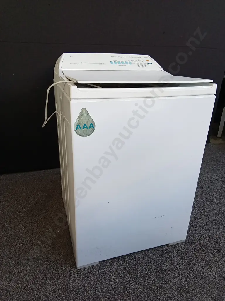 KELVINATOR WASHING MACHINE BY FISHER&PAYKEL WORKING Image 1++