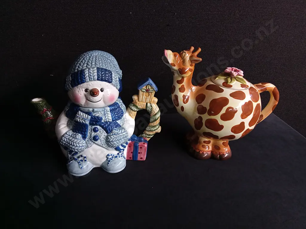 PAIR OF NOVELTY TEAPOTS, BOTH DAMAGED INCLUDING BROKEN PIECE OF GIRAFFE TEAPOT Image 1++