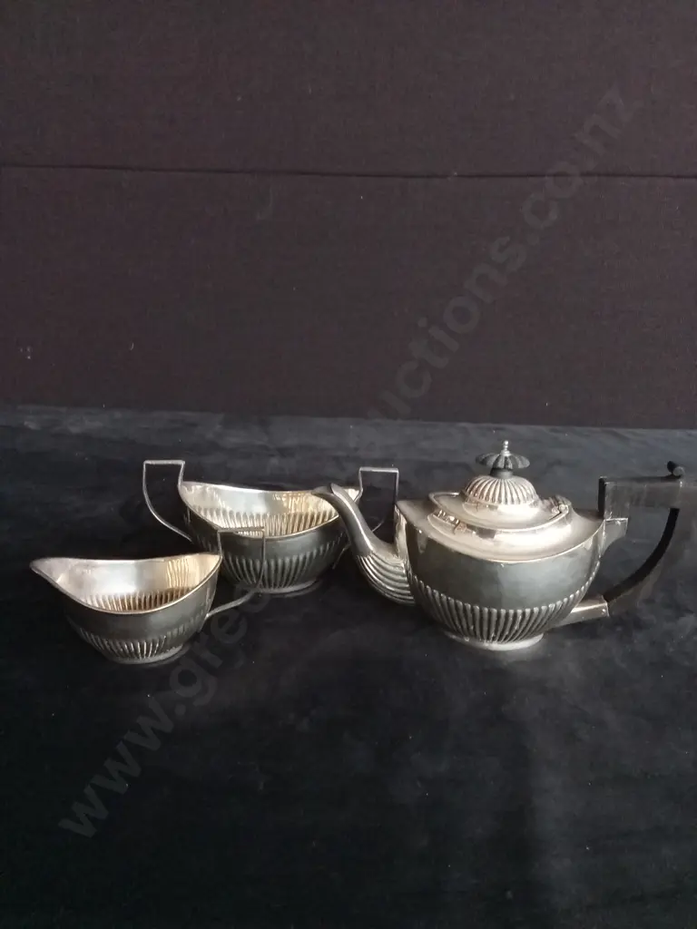 ANTIQUE EPNS SILVER COLOURED TEA POTS Image 1++