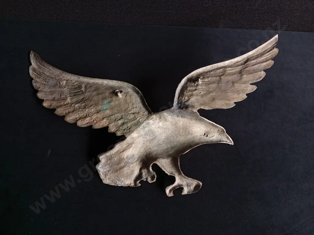VINTAGE BRASS EAGLE WALL PLAQUE APPROX 43CM WIDE Image 1++
