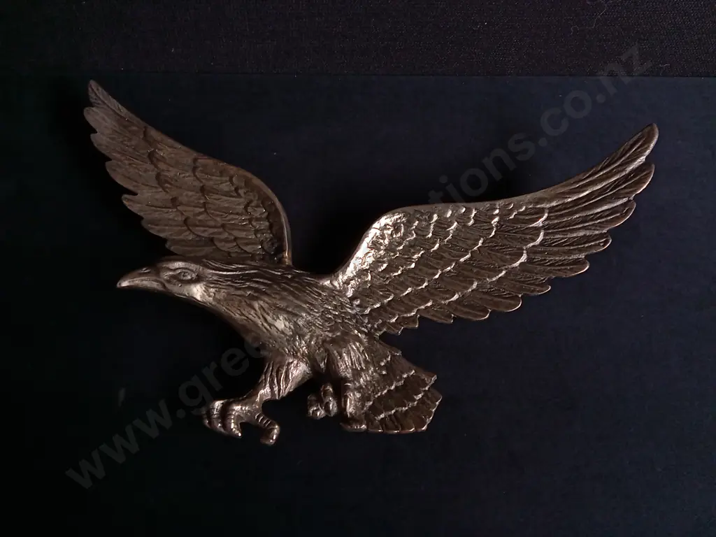 VINTAGE BRASS EAGLE WALL PLAQUE APPROX 43CM WIDE Image 1++