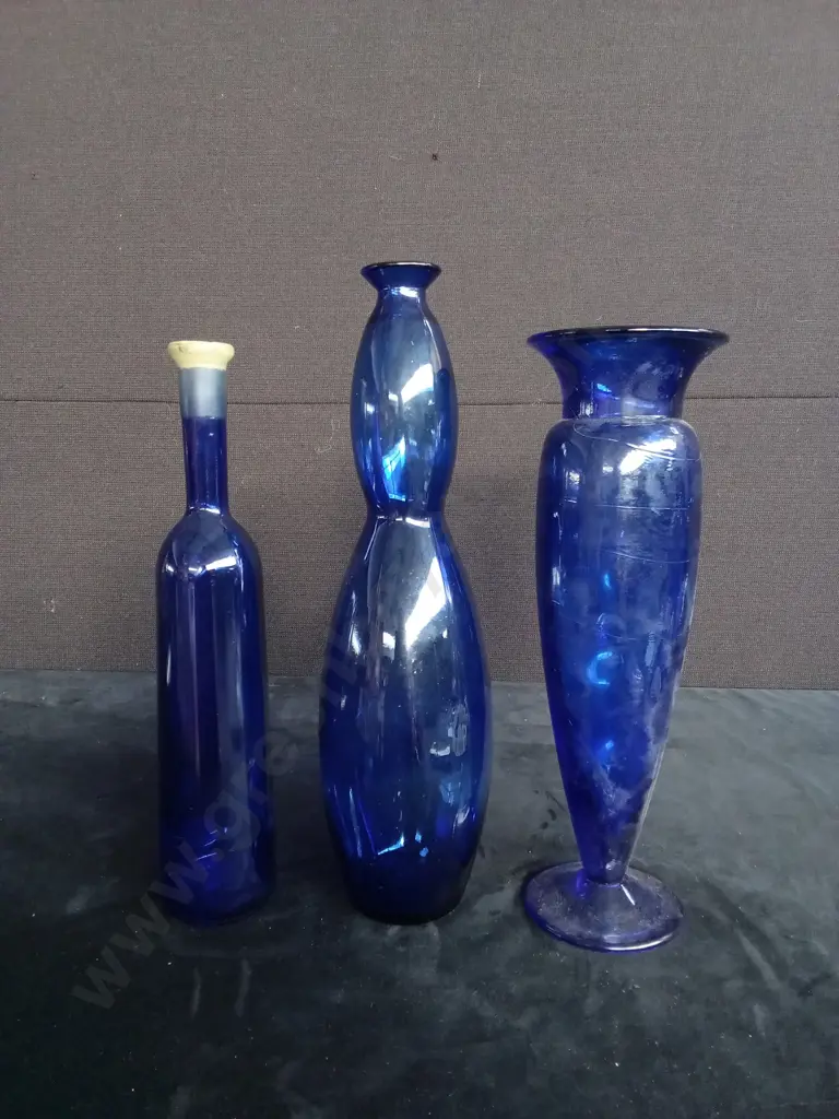 3 COBALT BLUE GLASSES, TALLEST H 37 CM Image 1++