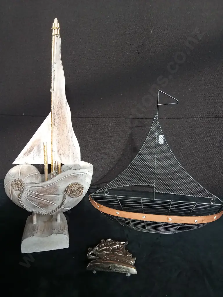 3 DECORATIVE SHIPS, TALLEST H 56 CM Image 1++