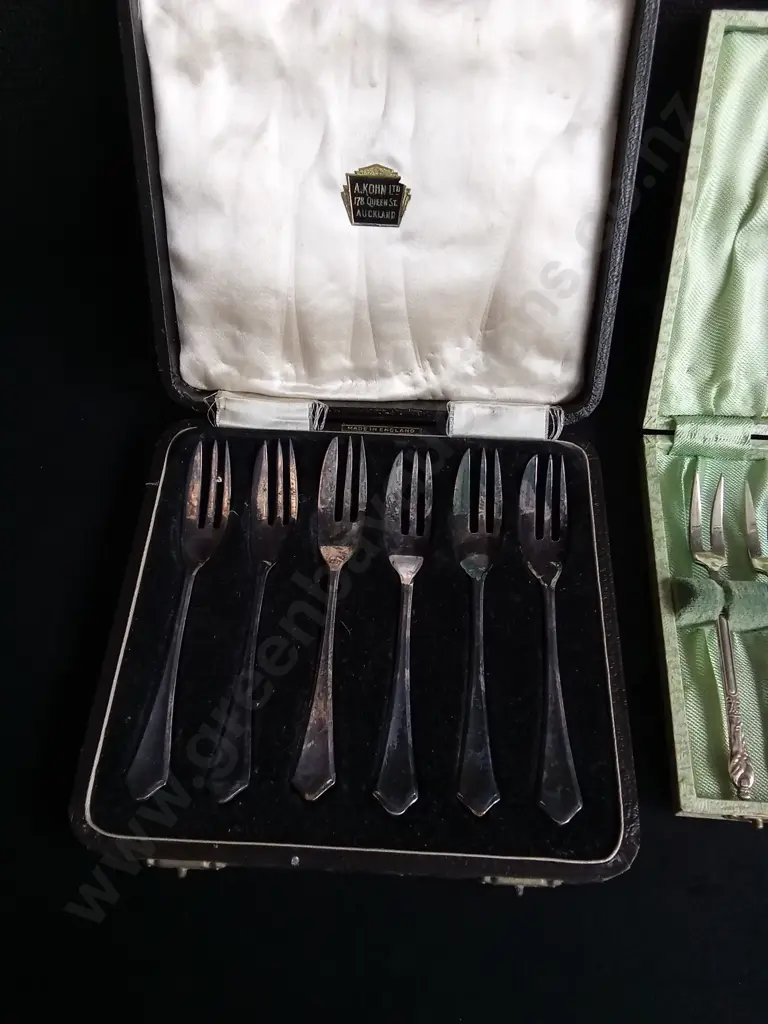 VINTAGE CASED CUTLERY SETS, 2 BOXED SETS OF 6 PASTRY/ CAKE FORKS Image 1++