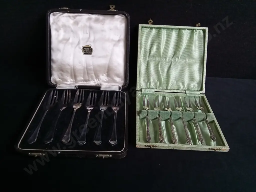 VINTAGE CASED CUTLERY SETS, 2 BOXED SETS OF 6 PASTRY/ CAKE FORKS Image 1++