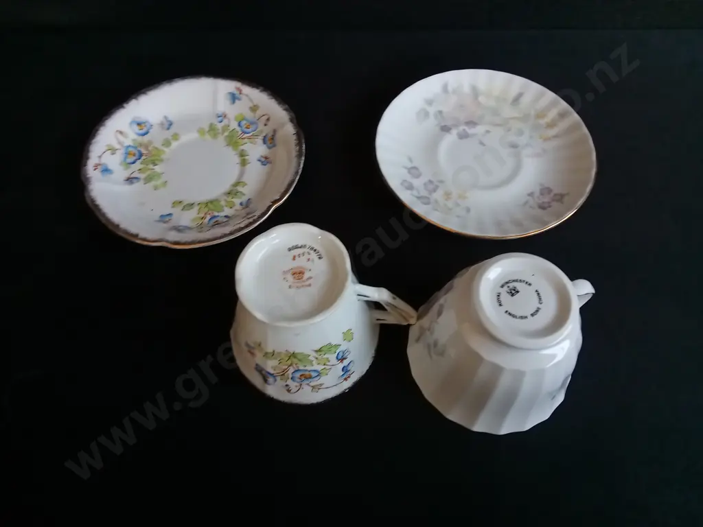 2 VINTAGE TEA CUP AND SAUCER SETS Image 1++