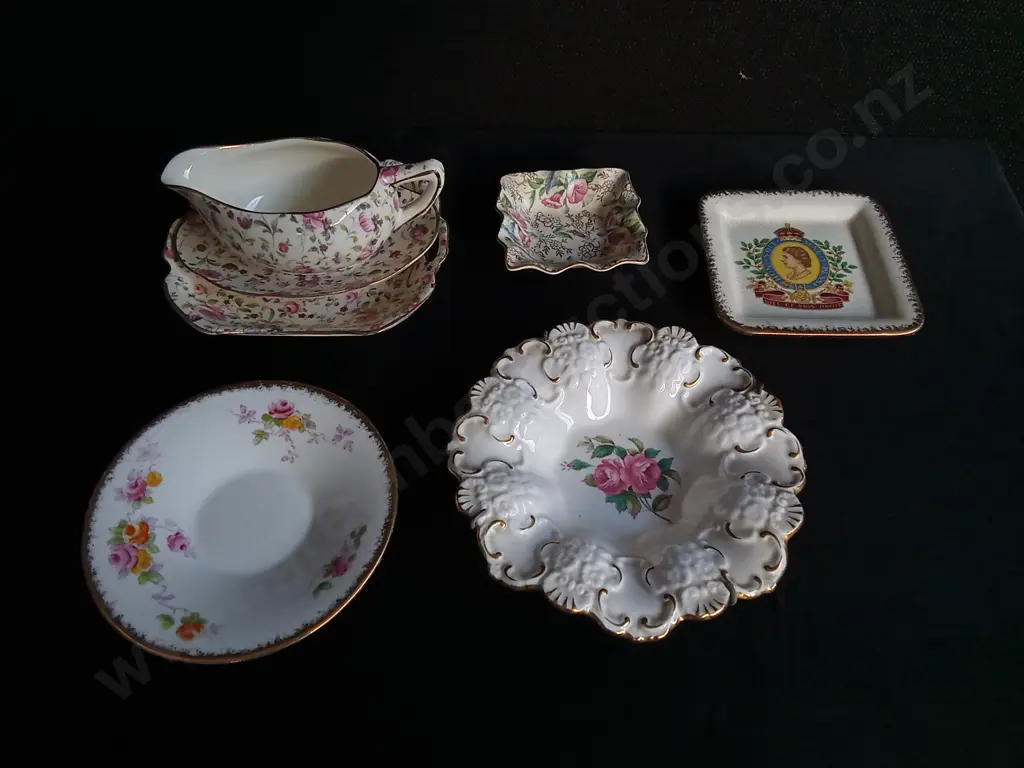 6 PIECES VINTAGE CHINA ITEMS Image 1++