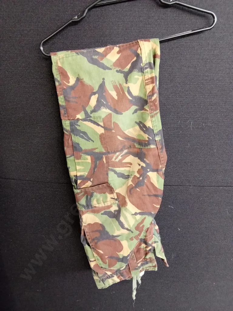 CAMOUFLAGE JACKET AND PANTS SIZE SMALL Image 1++