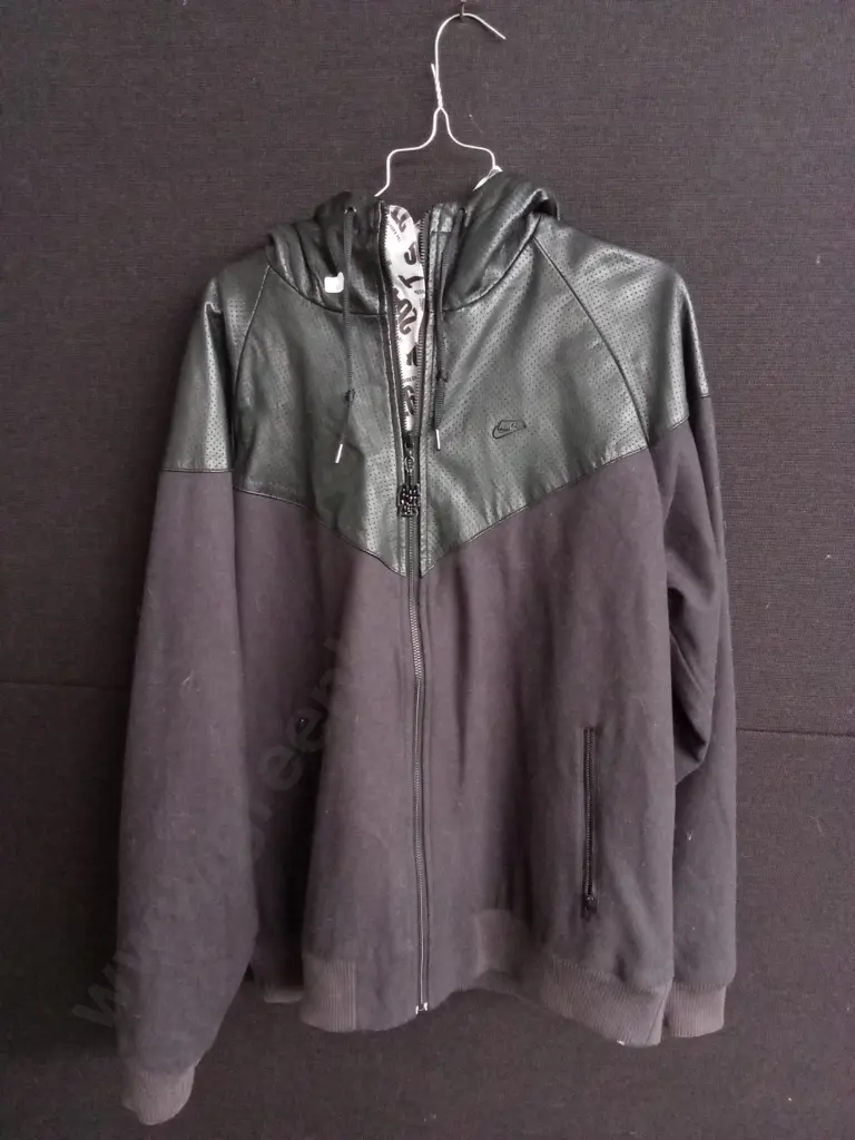 NIKE ZIP UP JACKET SIZE XXL Image 1++