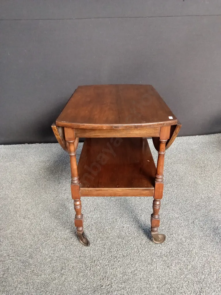 VINTAGE OAK TEA TROLLEY WITH FOLDING SIDES L94CM D70CM H67CM Image 1++