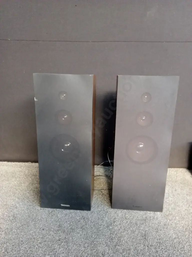 PAIR OF TECHNICS MODEL SB-2211 3 WAY SPEAKERS APPROX 80CM TALL Image 1++