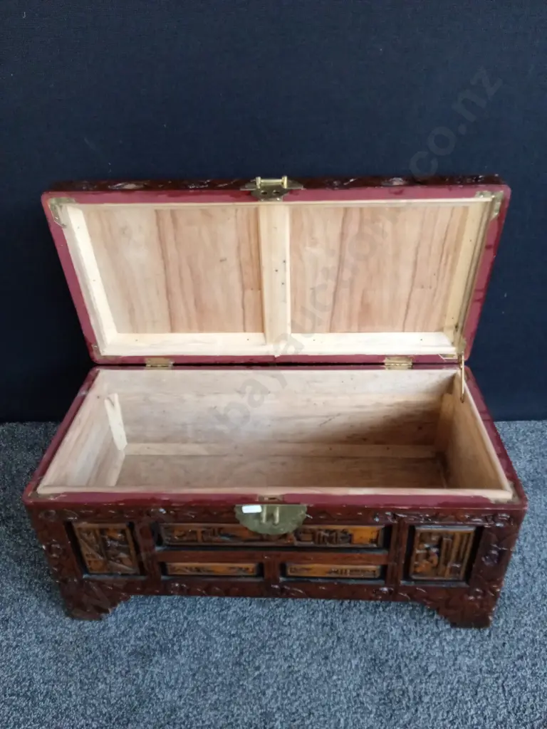 VINTAGE CHINESE CAMPHOR WOODEN CARVED CHEST L68CM H34CM D33CM Image 1++
