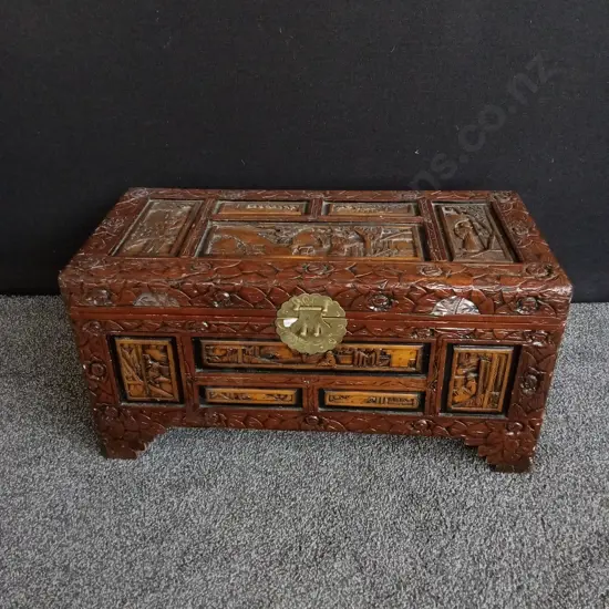 VINTAGE CHINESE CAMPHOR WOODEN CARVED CHEST L68CM H34CM D33CM