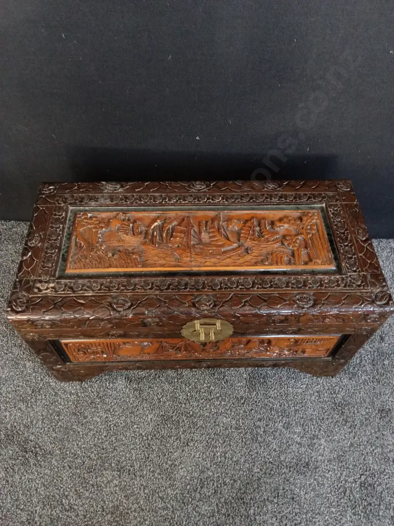 VINTAGE CHINESE CAMPHOR WOODEN CARVED CHEST L70CM D33CM H35CM Image 1++
