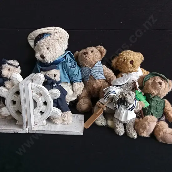 COLLECTION OF VINTAGE NAUTICAL THEMED STYFFED BEARS. INCLUDING BOYD'S BEARS + ACCESSORIES AND BOOK ENDS