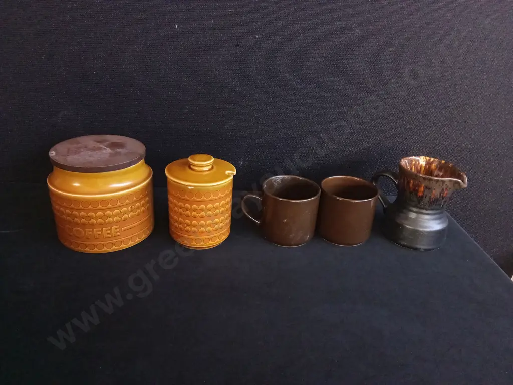 COLLECTABLE COCA COLA GLASSWARE AND VINTAGE CERAMIC KITCHENWARE, INCLUDING CROWN LYNN Image 1++
