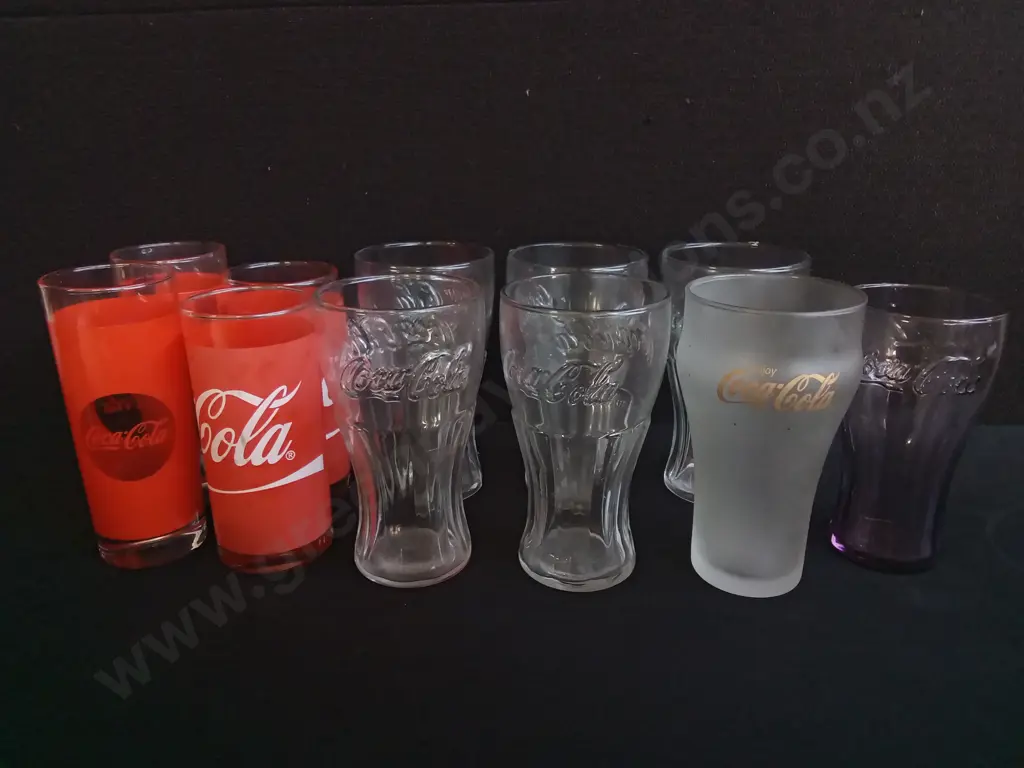 COLLECTABLE COCA COLA GLASSWARE AND VINTAGE CERAMIC KITCHENWARE, INCLUDING CROWN LYNN Image 1++