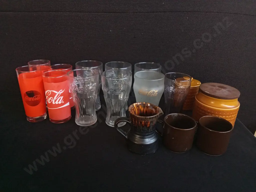 COLLECTABLE COCA COLA GLASSWARE AND VINTAGE CERAMIC KITCHENWARE, INCLUDING CROWN LYNN Image 1++