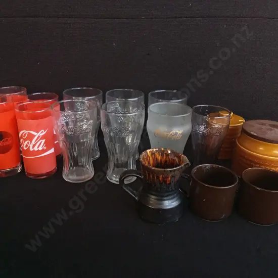 COLLECTABLE COCA COLA GLASSWARE AND VINTAGE CERAMIC KITCHENWARE, INCLUDING CROWN LYNN