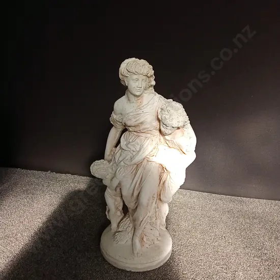 CONCRETE STATUE STORE AFTER THE GODDESS LEO WITH HER CHILD H73CM