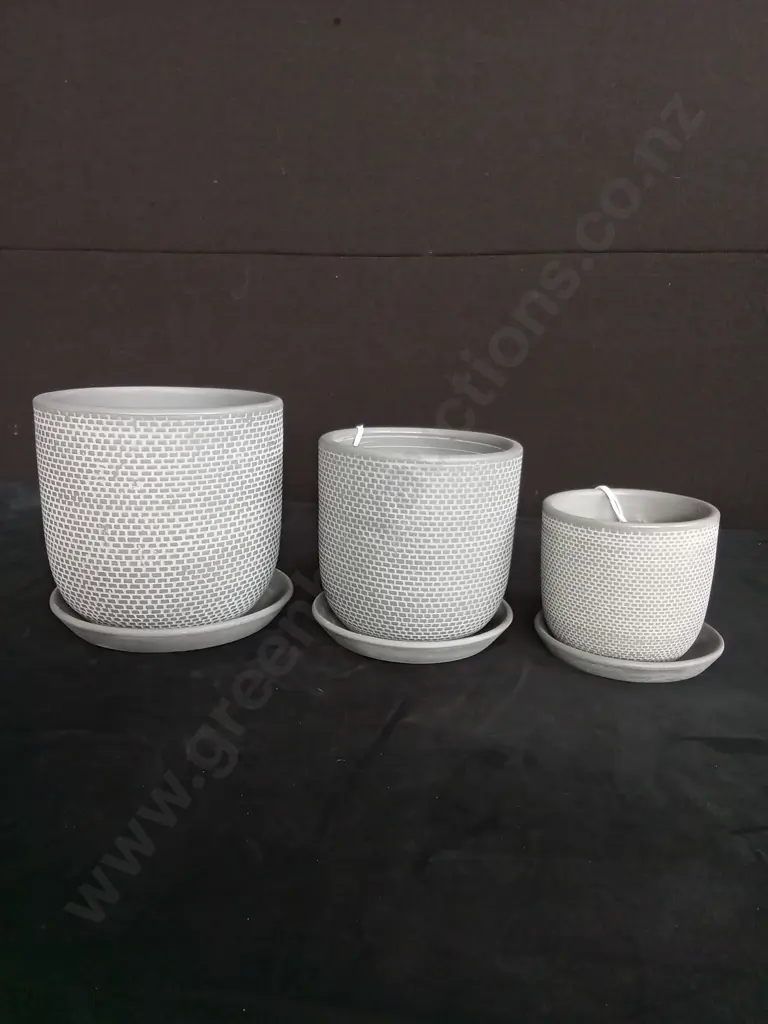 3 GREY PLANT POTS ON BASES Image 1++
