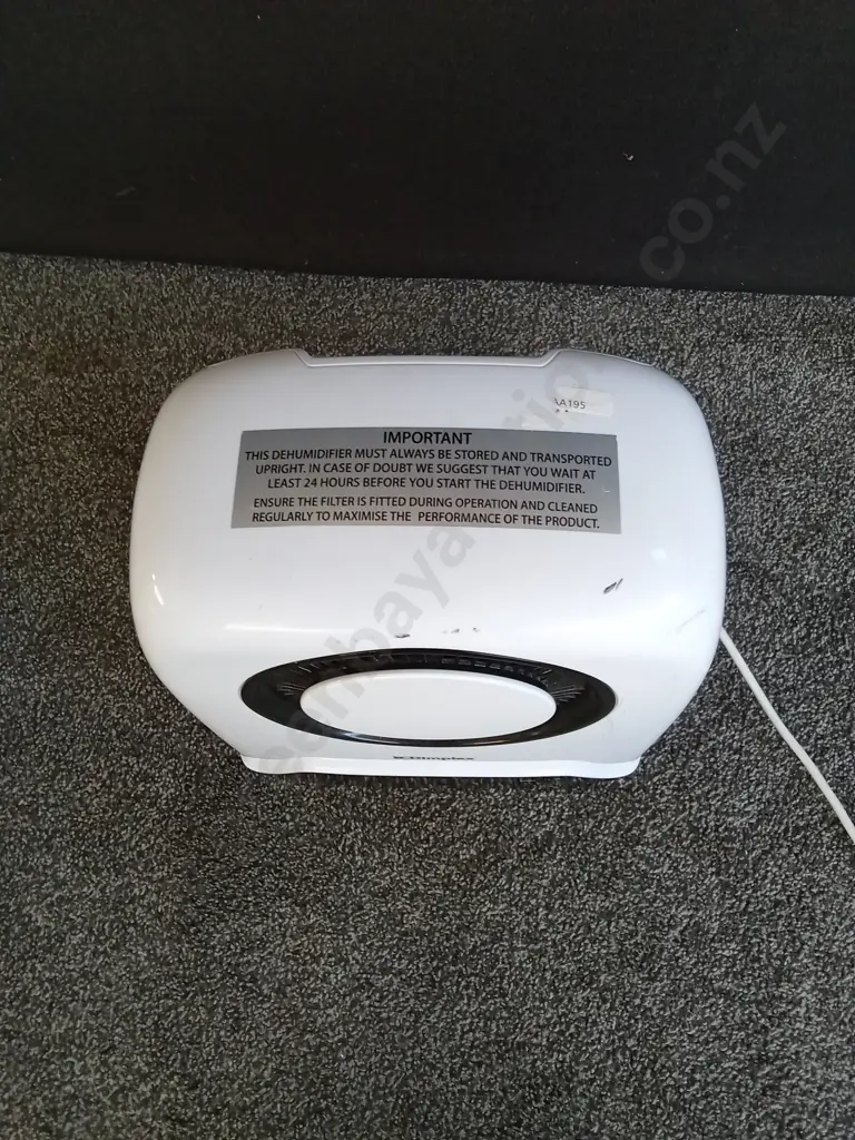 DIMPLEX DEHUMIDIFIER WORKING Image 1++