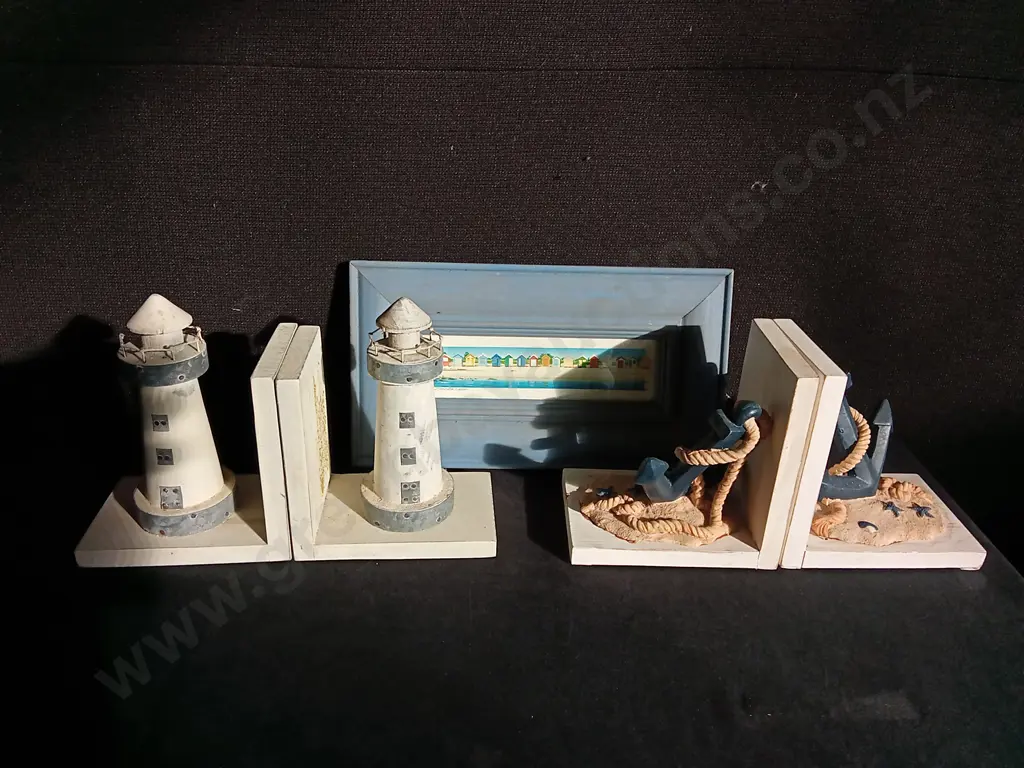 NAUTICAL BOOKENDS AND FRAMED PICTURE Image 1++