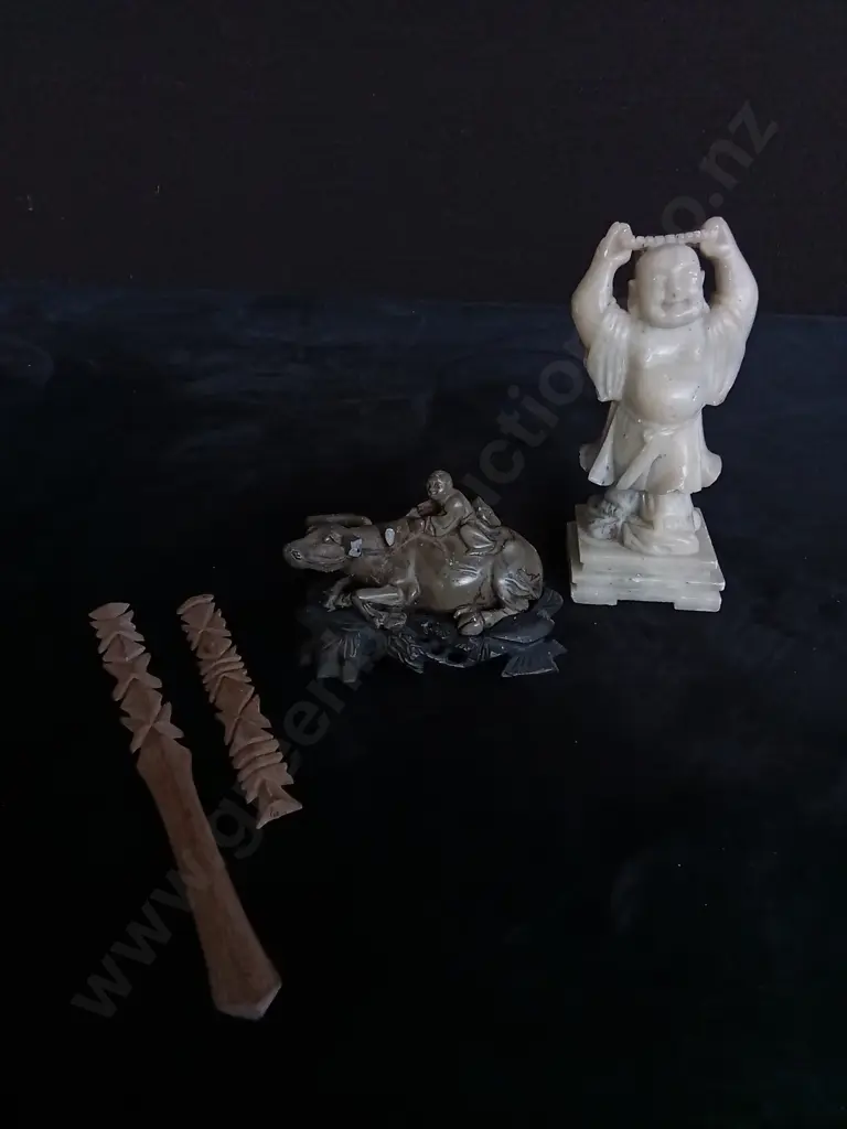 4 VINTAGE CARVED ITEMS Image 1++