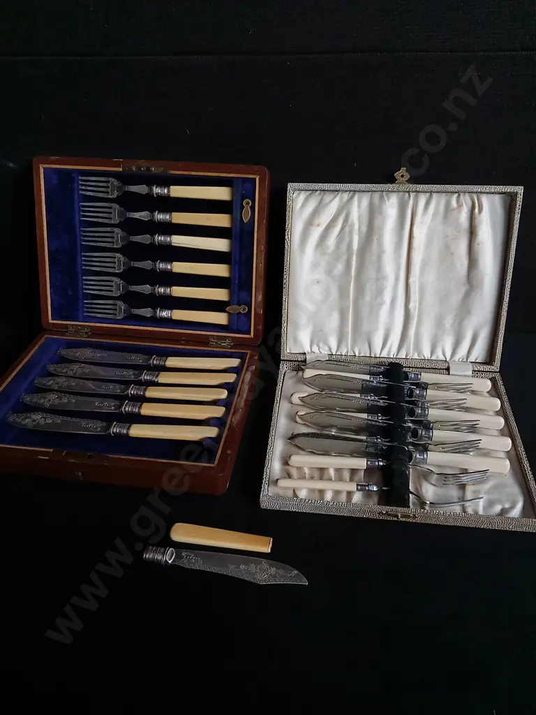 2 VINTAGE FISH CUTLERY SETS, IN CASES, ONE BROKEN KNIFE Image 1++