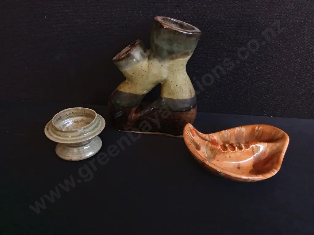 3 PIECES VINTAGE STUDIO ART POTTERY, DOUBLE SPOUT VASE, ASHTRAY AND DISH Image 1++