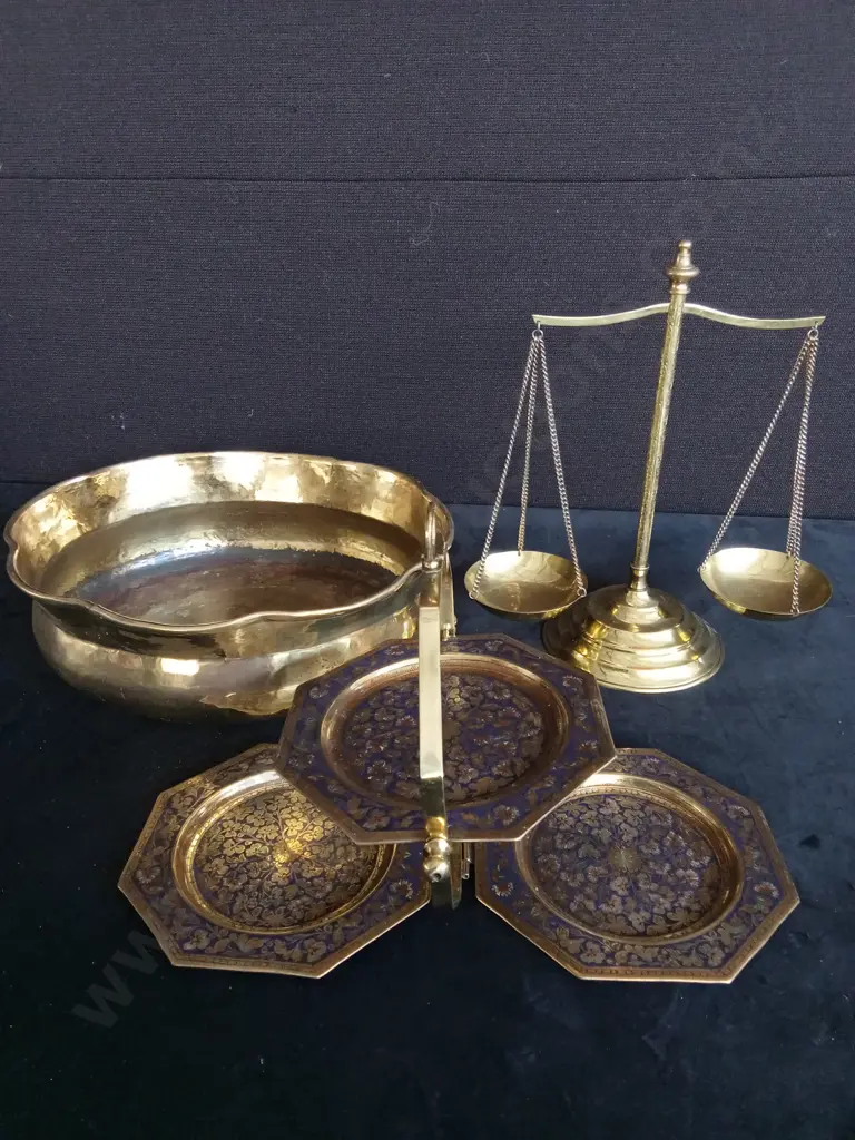 VINTAGE BRASS BALANCE SCALE PLATTER AND BOWL Image 1++