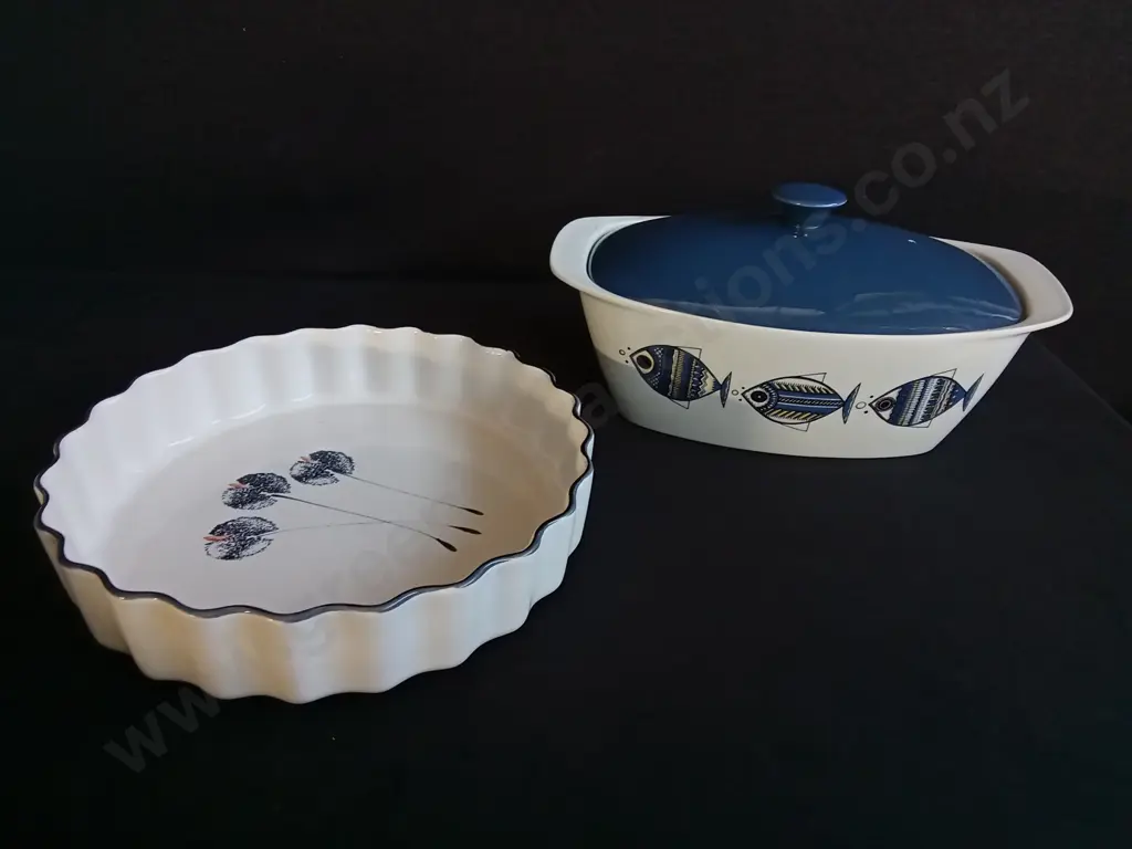 2 PIECES BAKING DISHES, INCLUDING TEMUKA NZ POTTERY Image 1++