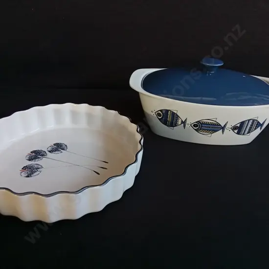 2 PIECES BAKING DISHES, INCLUDING TEMUKA NZ POTTERY