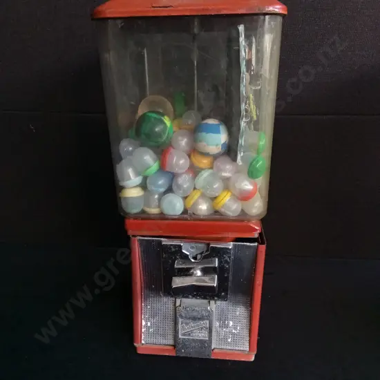 VINTAGE NORTHWESTERN RED SINGLE HEAD VENDING MACHINE WITH STOCK