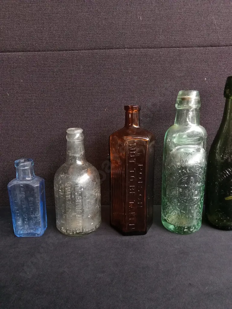 LOT OF 10 ANTIQUE GLASS BOTTLES, INCLUDING CHEMIST, PATENT MEDICINE AND COLOGNE Image 1++