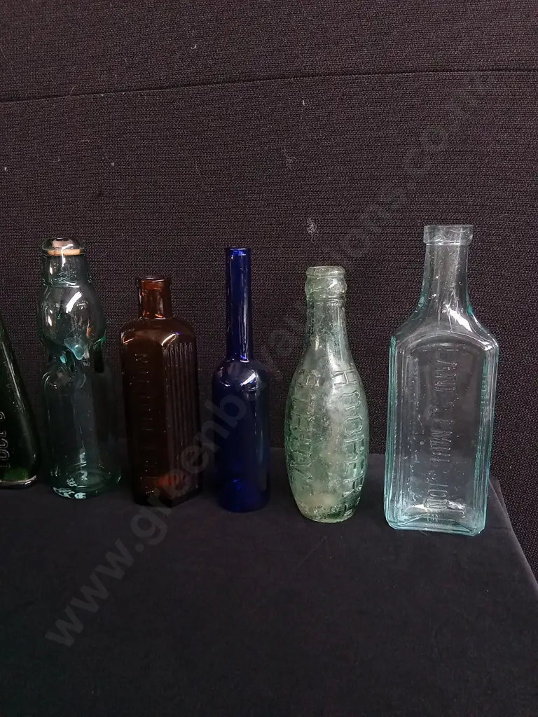 LOT OF 10 ANTIQUE GLASS BOTTLES, INCLUDING CHEMIST, PATENT MEDICINE AND COLOGNE Image 1++