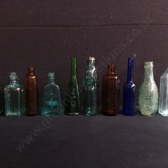 LOT OF 10 ANTIQUE GLASS BOTTLES, INCLUDING CHEMIST, PATENT MEDICINE AND COLOGNE
