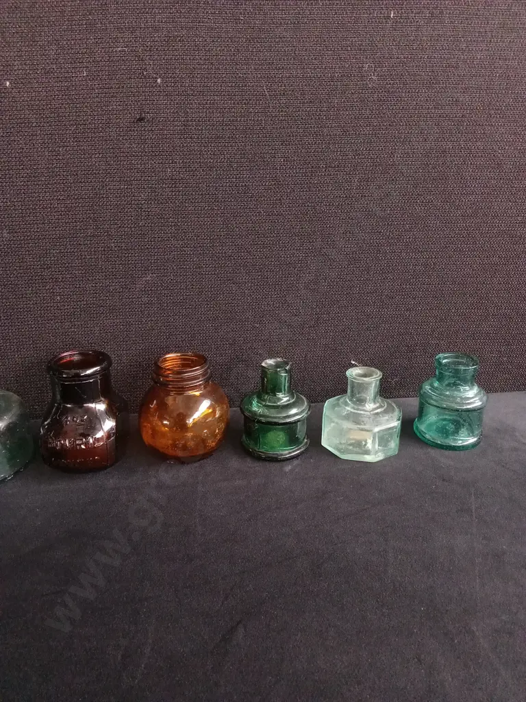 LOT OF 10 VINTAGE ANTIQUE SMALL GLASS BOTTLES, MOSTLY INK BOTTLES Image 1++